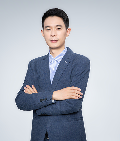 毕业于中国科学院广州能源研究所能源材料专业，获博士学位。共同创建中国第一家 Air-to-Air 的蓝膜供应商中科百博，负责企业的技术开发与生产工作；主导投资了芳源环保、晶科电子、世鑫新材、中圣科技在内的多家新能源新材料精品项目。
